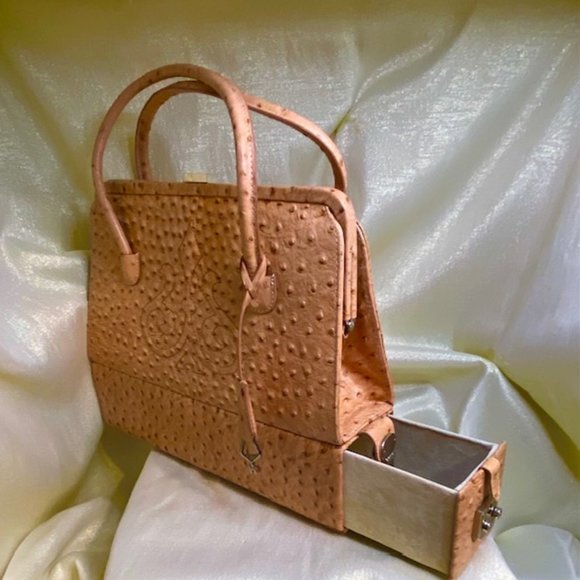 💖Host Pick💖 ONE OF A KIND! Ostrich leather Handbag With a Secret Depart. /H38 - Picture 1 of 12